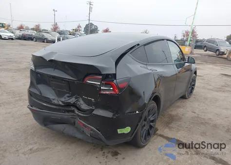 2023 Tesla Model Y Awd/Long Range Dual Motor All-Wheel Drive z USA, uszkodzony, nr VIN 7SAYGDEE8PA101552